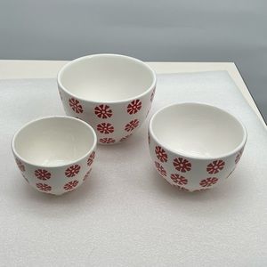 Crate & Barrel Scandia Set of 3 Nesting Bowls White Red Snowflakes Ceramic EUC